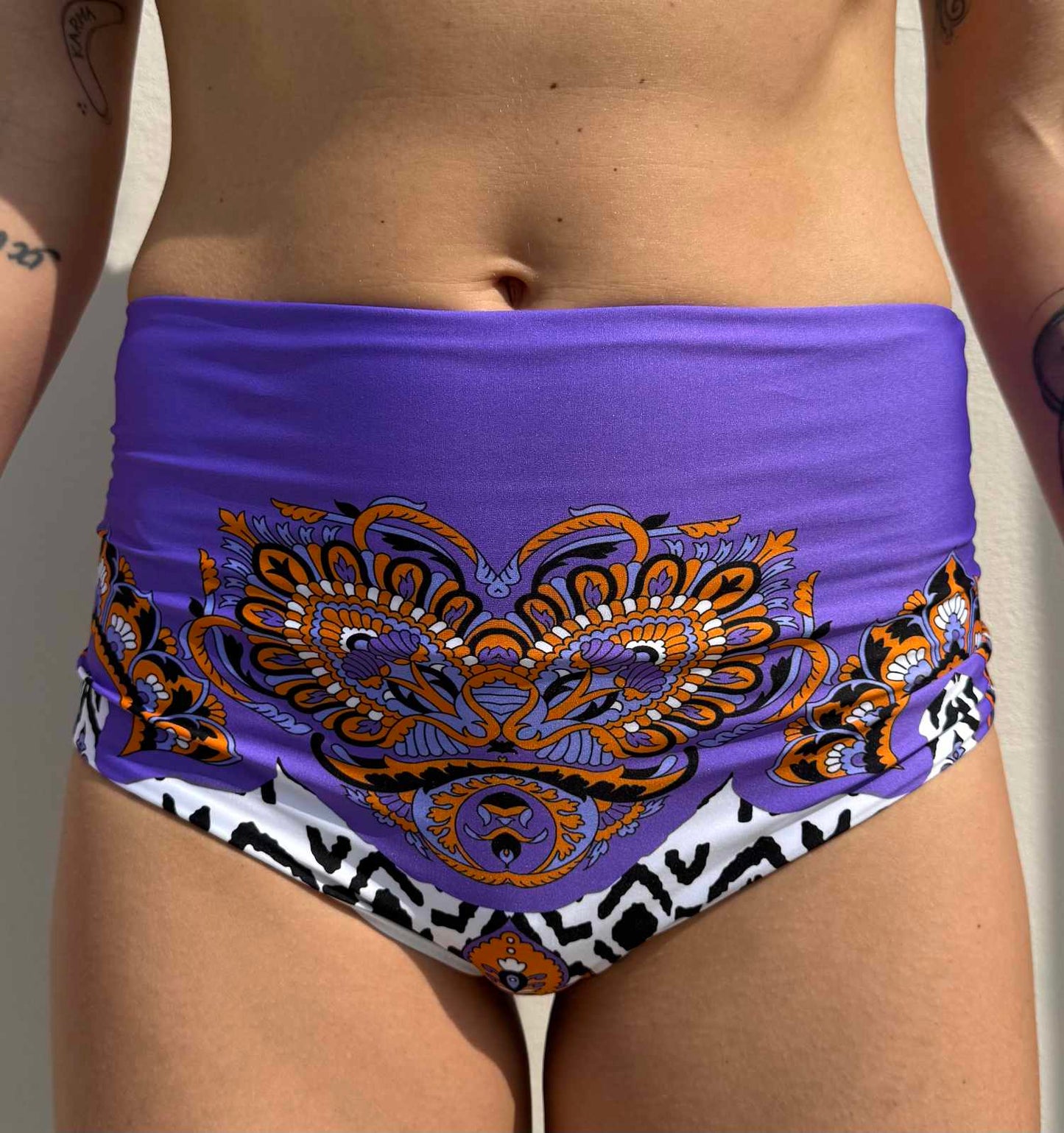 Slip Vanessa vita alta Nilu - bottom bikini artigianale indossato