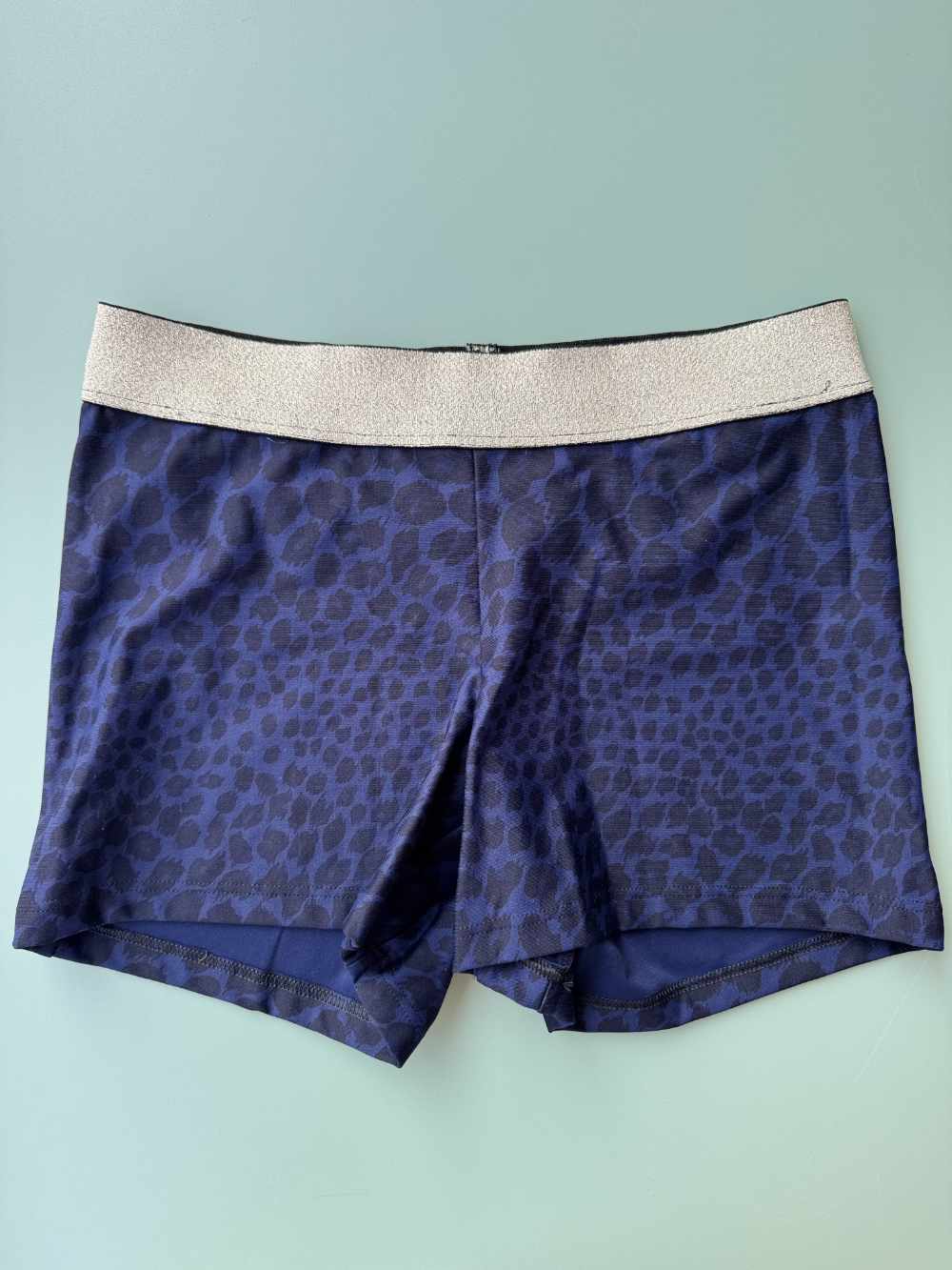 Ciclista Nilu - activewear artigianale dettaglio