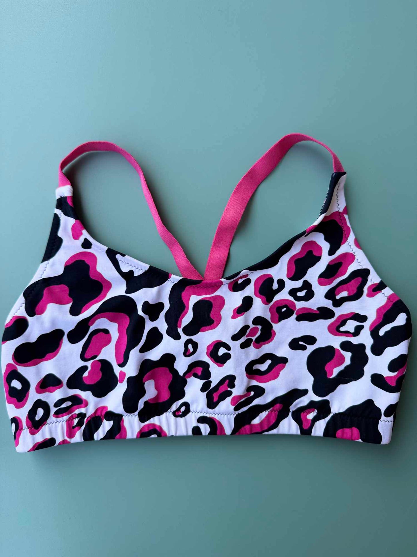 Top con bretelline incrociate Nilu activewear artigianale 