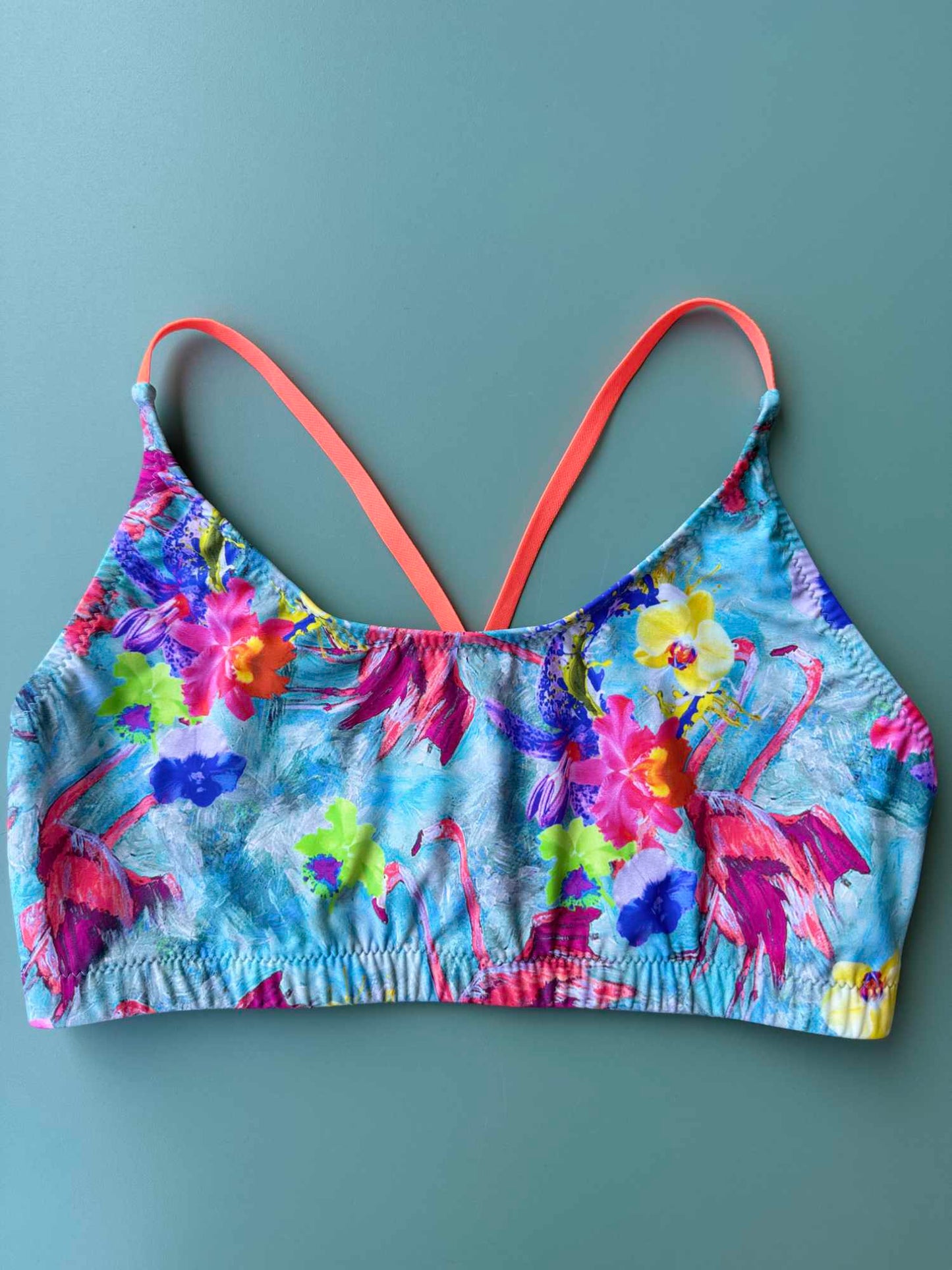 Top con bretelline incrociate Nilu activewear artigianale 