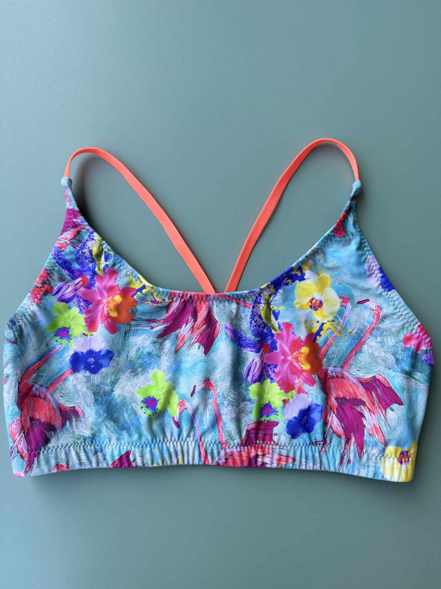 Top con bretelline incrociate Nilu activewear artigianale 