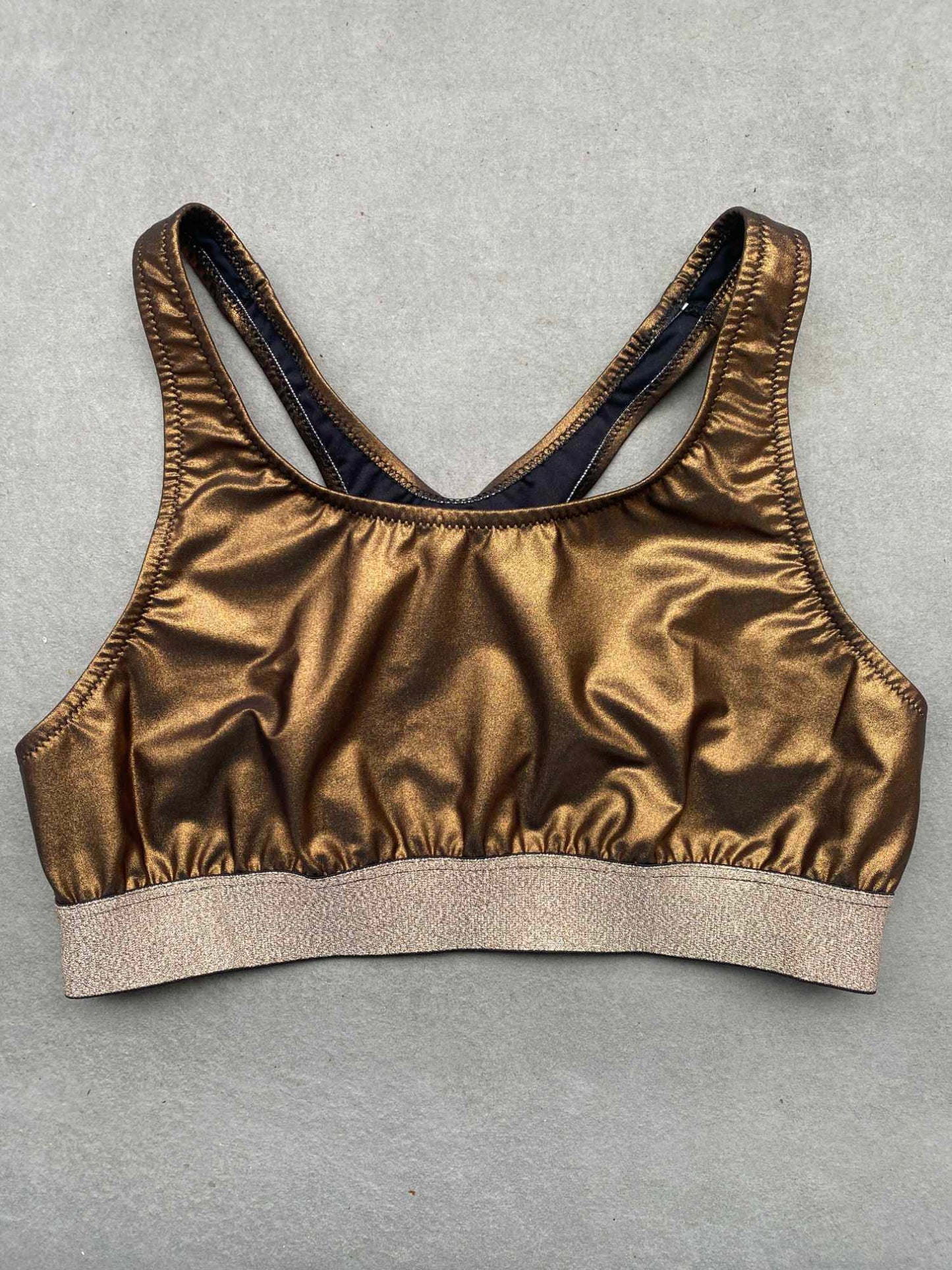 Top Cecilia Nilu - activewear artigianale dettaglio