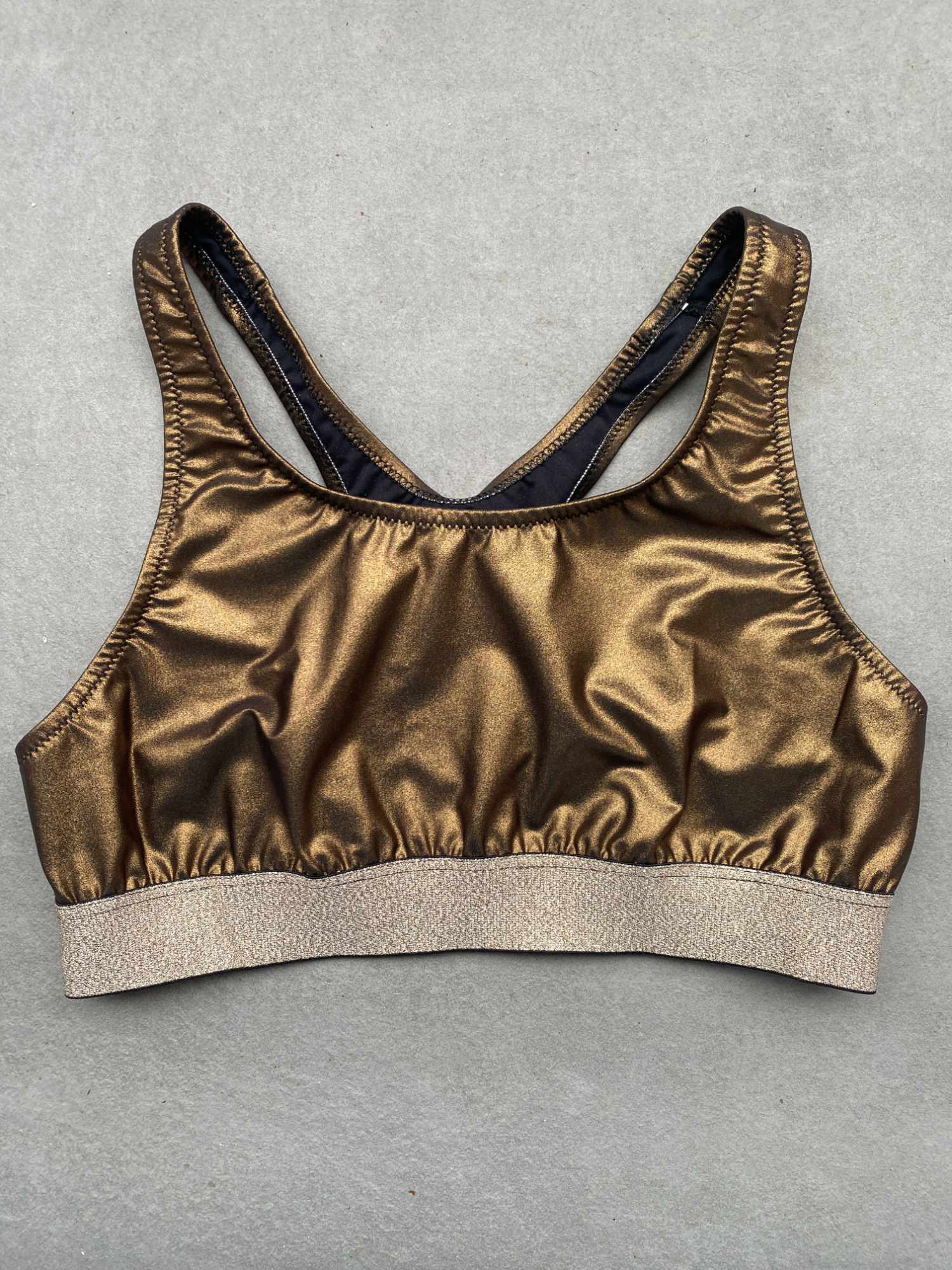 Top Cecilia Nilu - activewear artigianale dettaglio