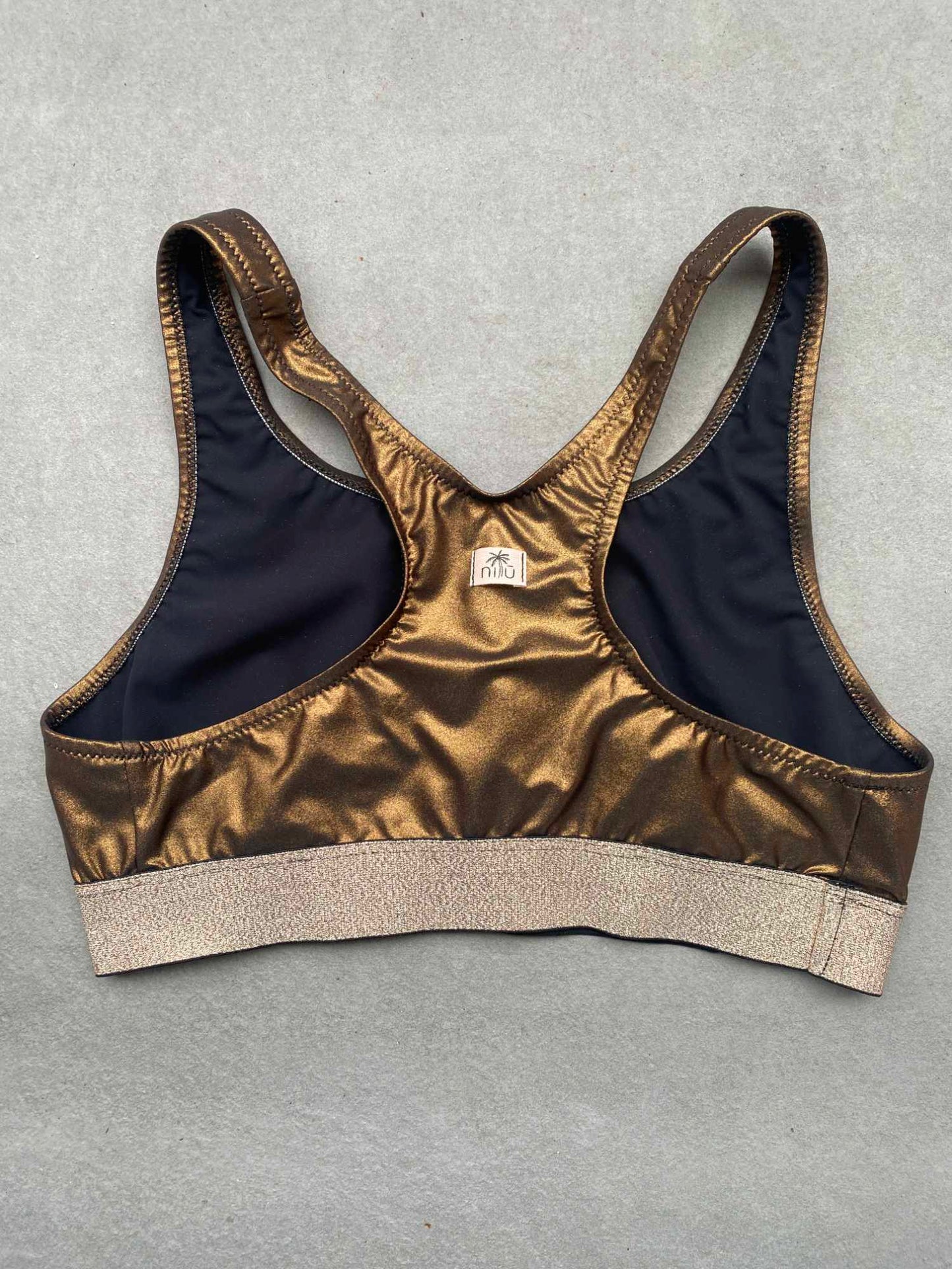 Top Cecilia Nilu - activewear artigianale dettaglio