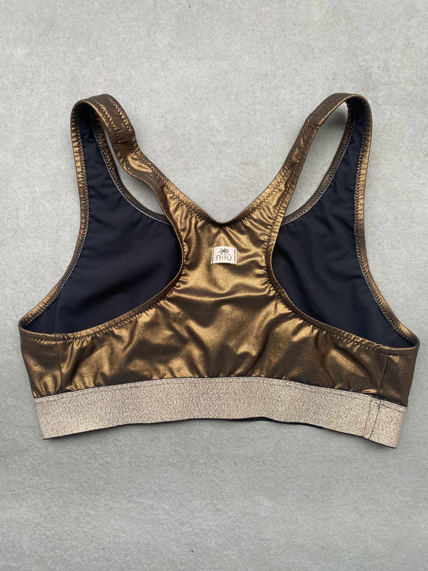 Top Cecilia Nilu - activewear artigianale dettaglio