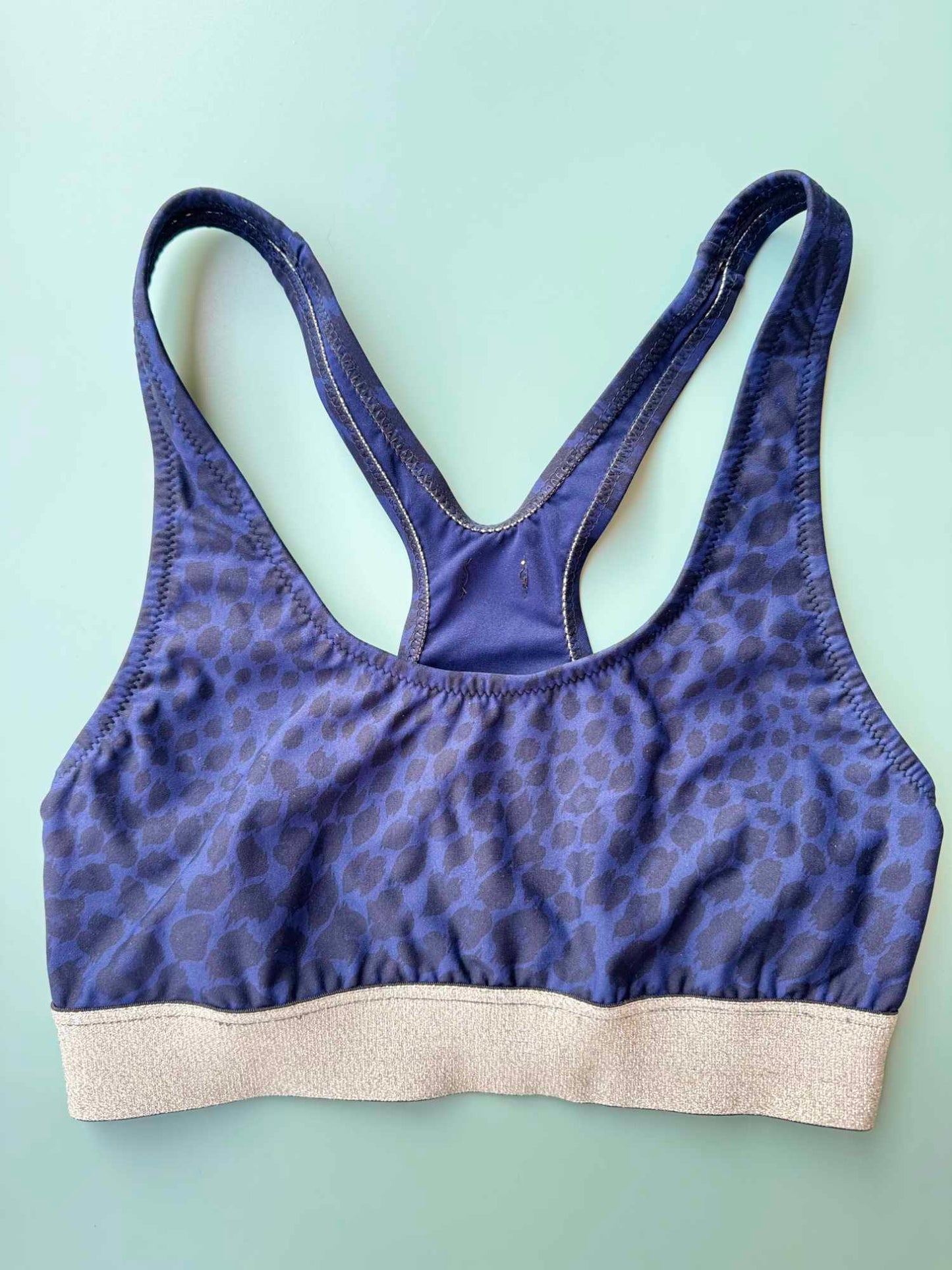 Top Cecilia Nilu - activewear artigianale dettaglio