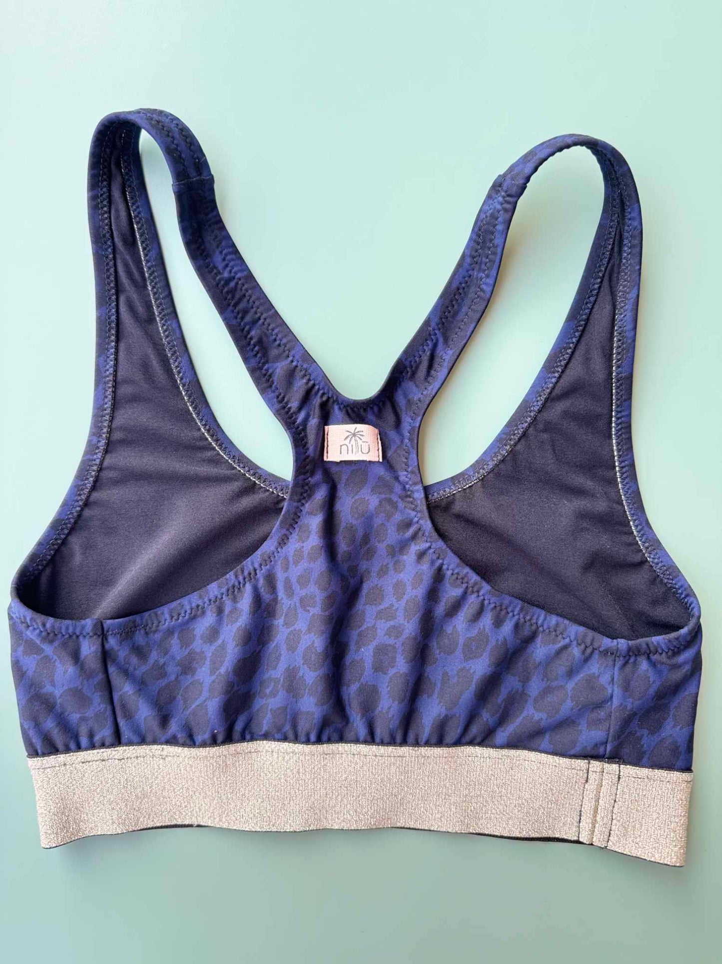 Top Cecilia Nilu - activewear artigianale dettaglio