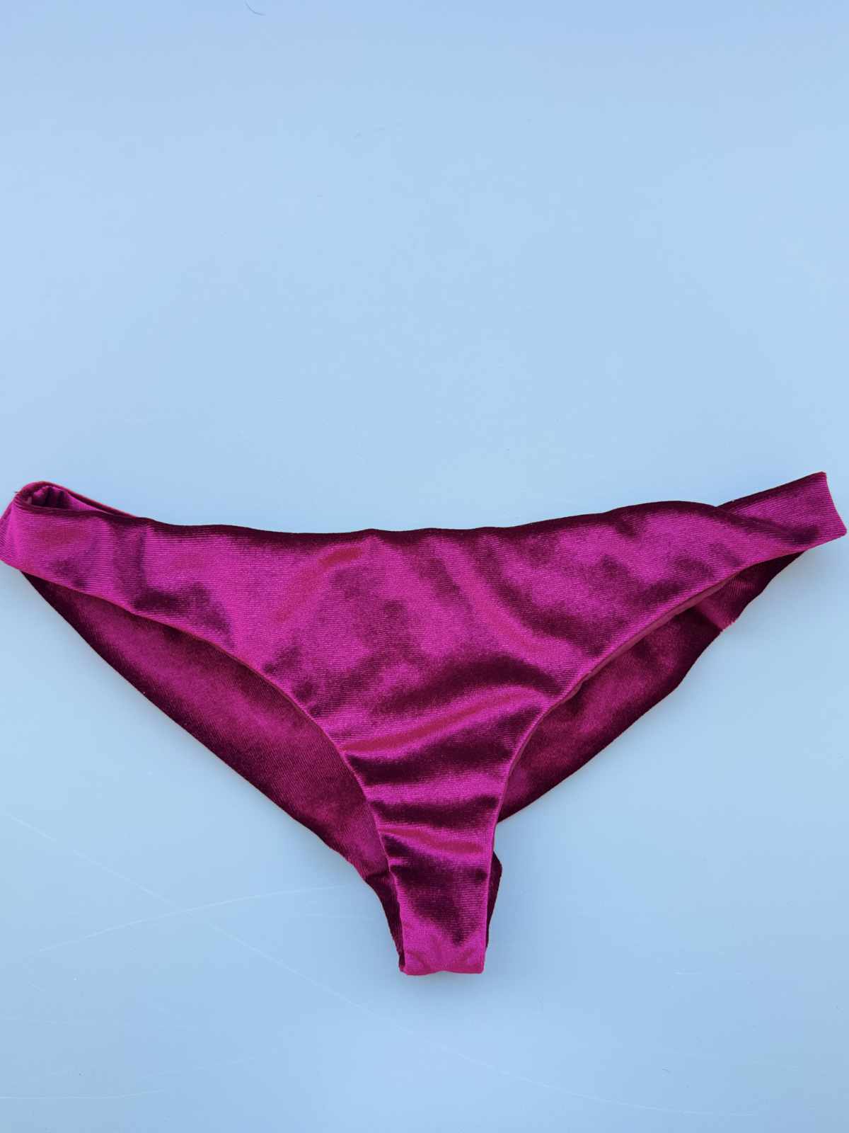 Brasiliana Nilu in fantasia ciniglia fuxia shine