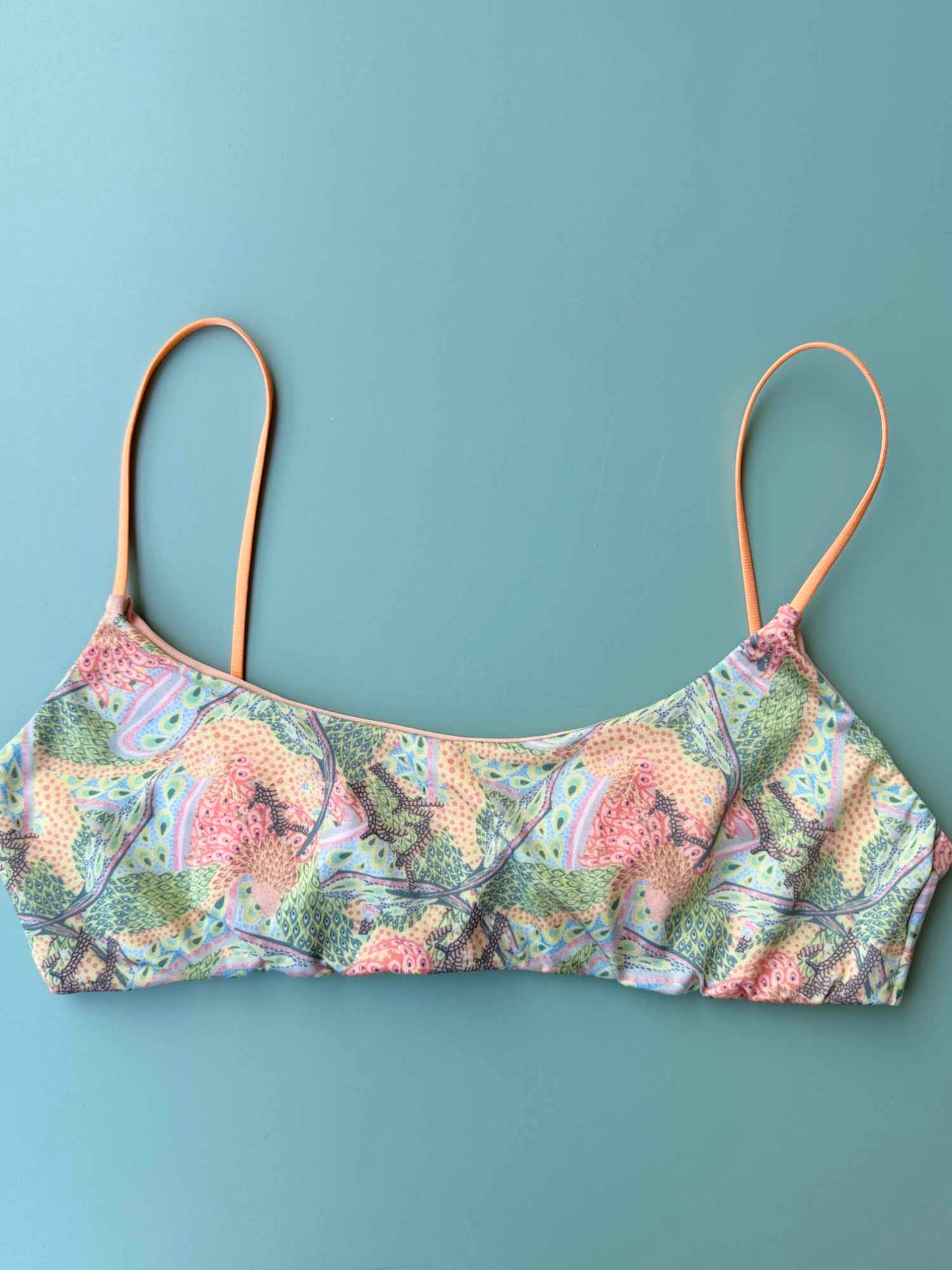 Dettaglio bralette Nilu in fantasia floreale