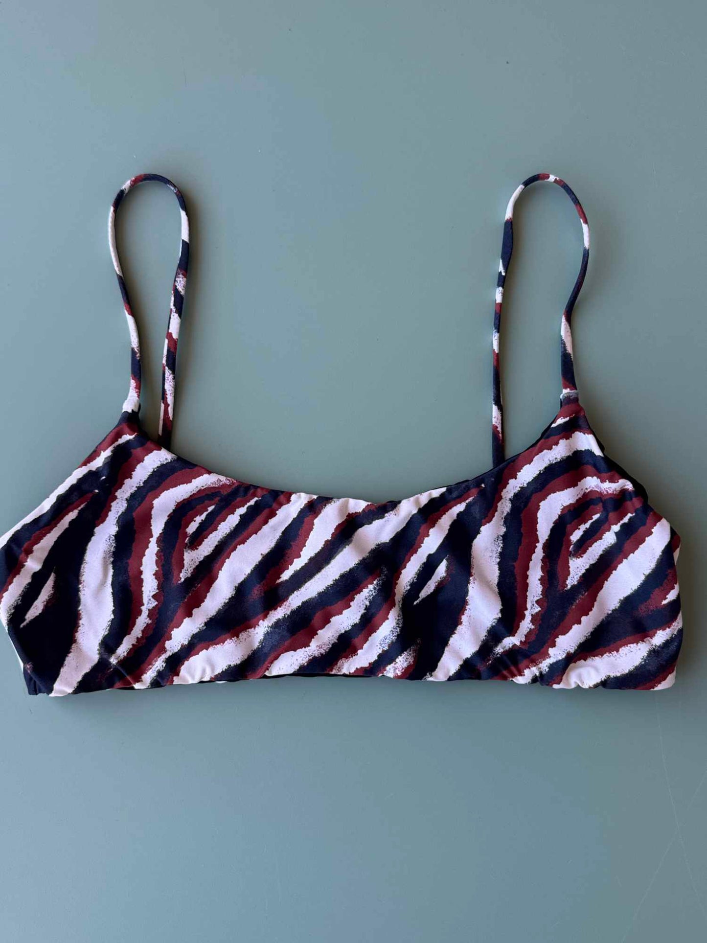 Bralette Nilu indossata in fantasia animalier