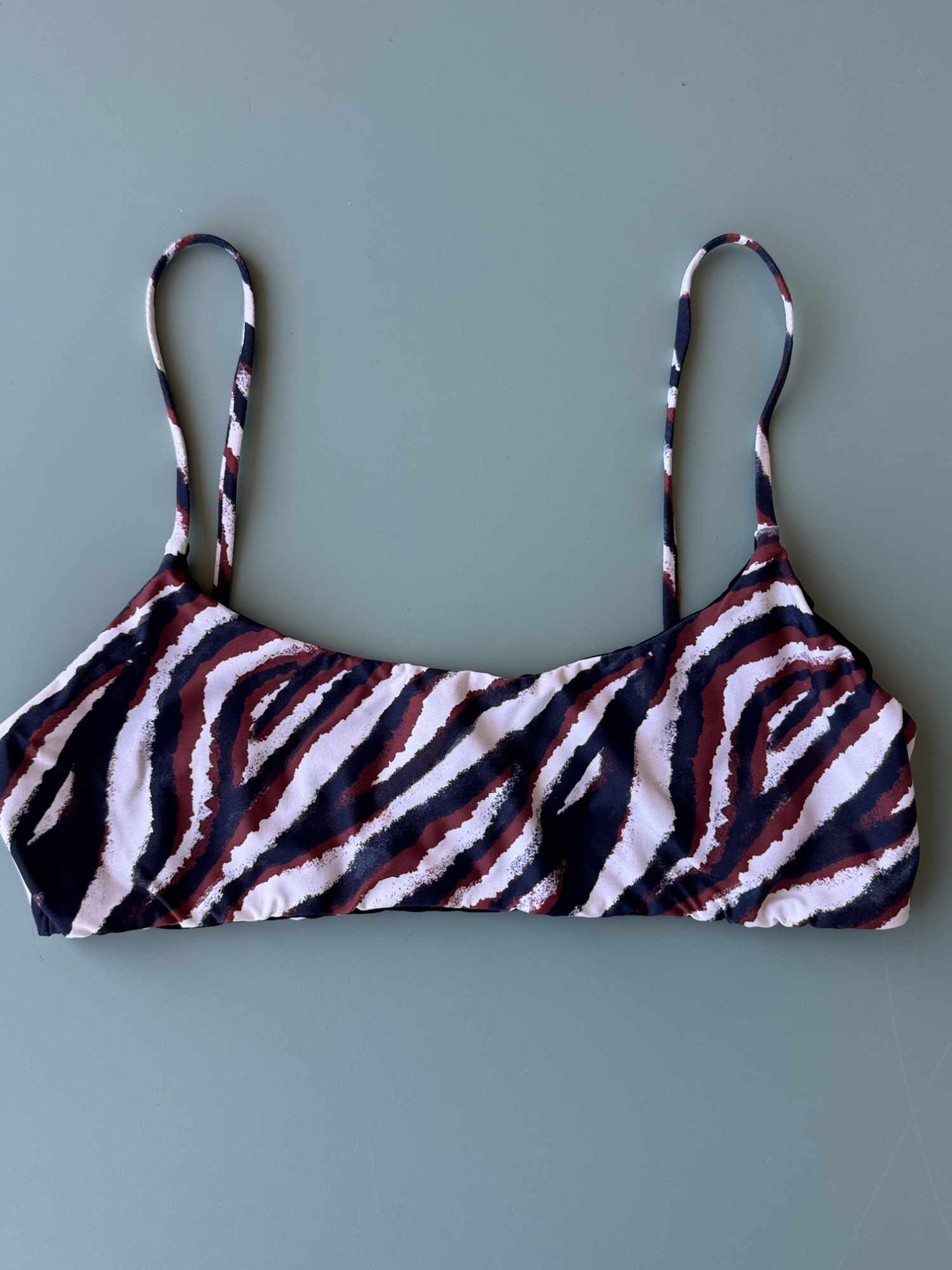 Bralette Nilu indossata in fantasia animalier