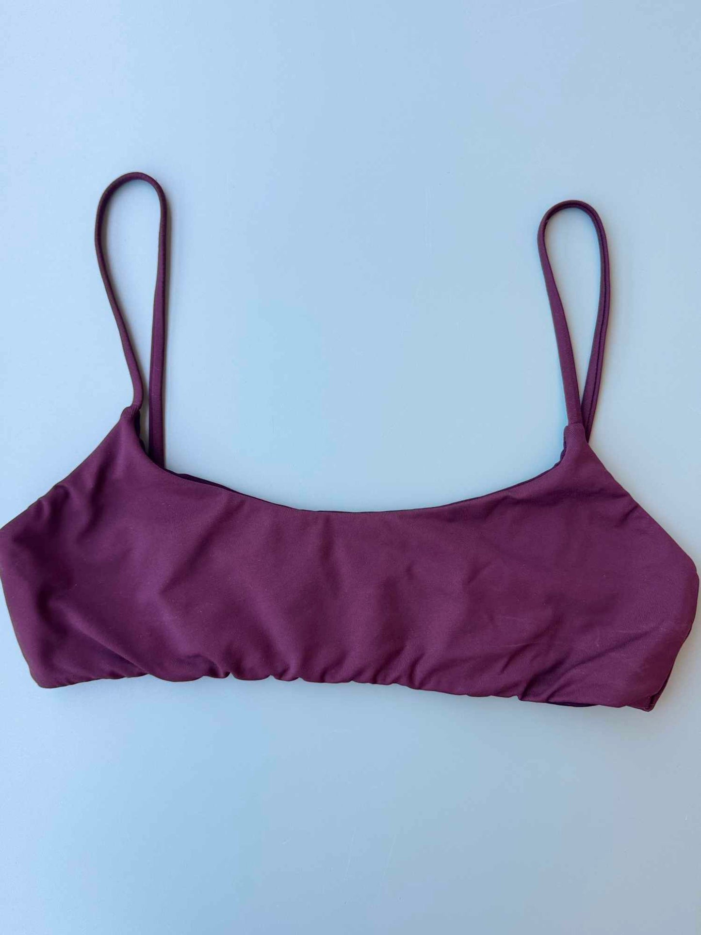 Bralette Nilu indossata in tinta unita