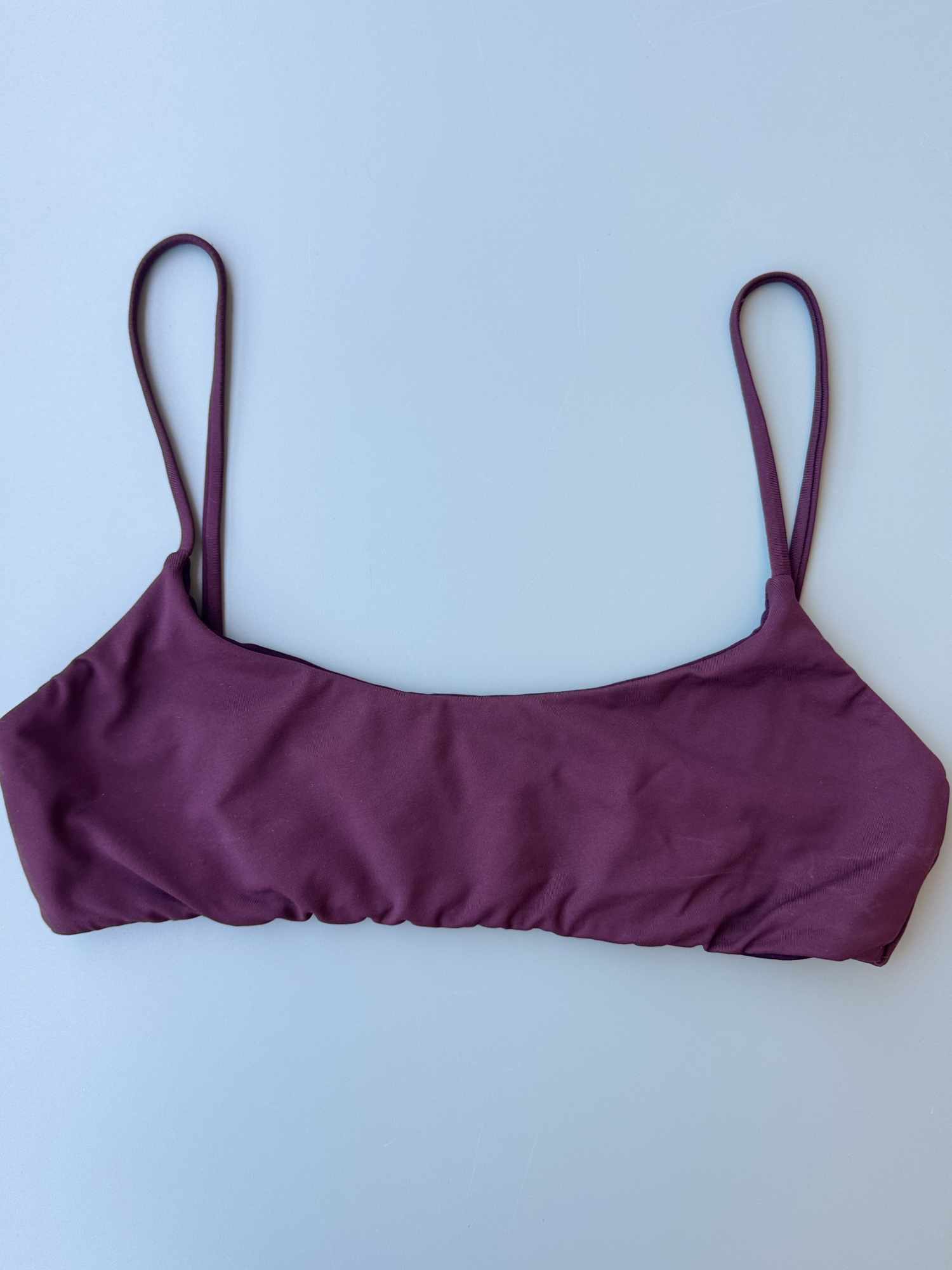 Bralette Nilu indossata in tinta unita