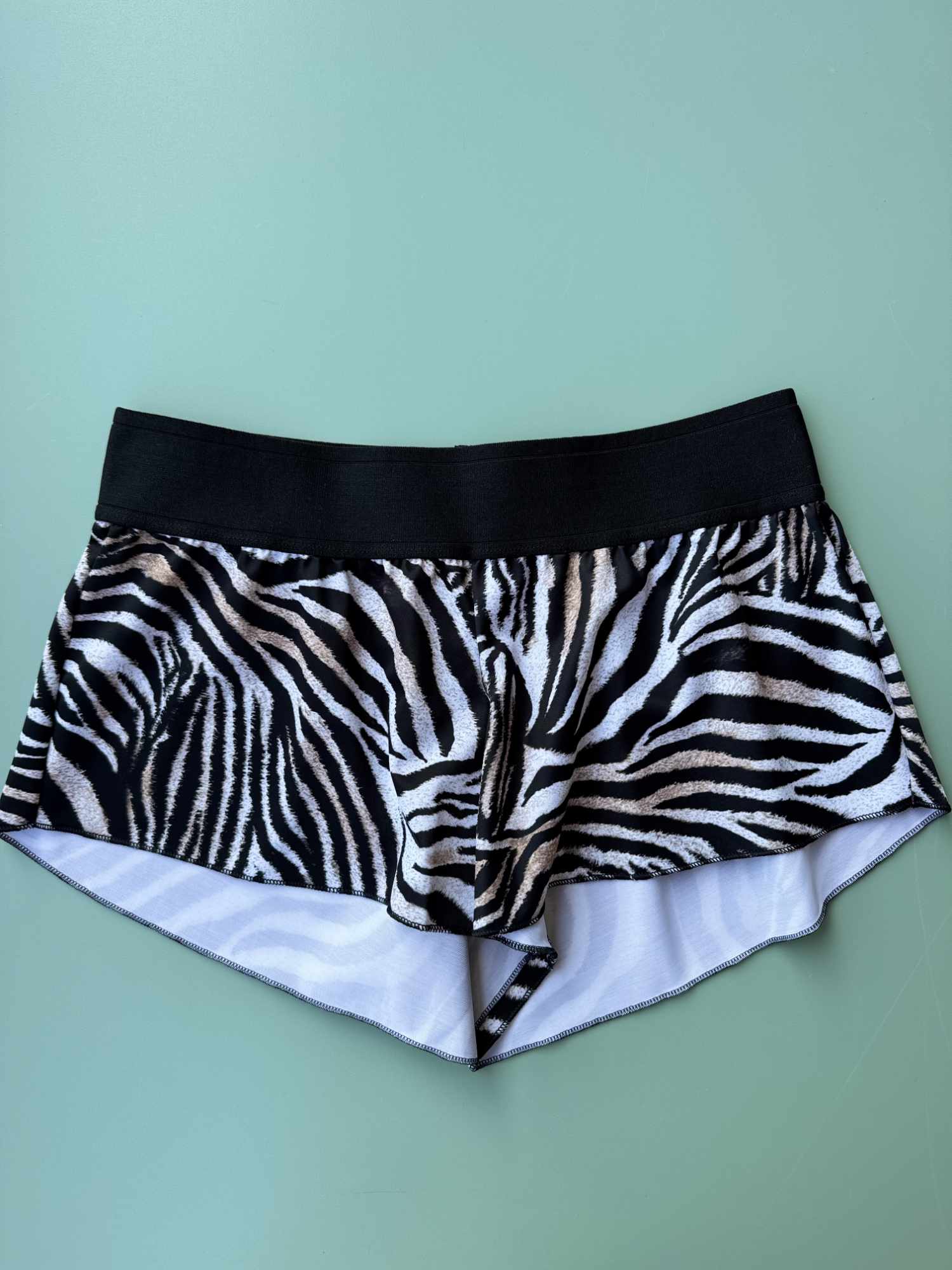 Short classico Nilu - activewear artigianale dettaglio
