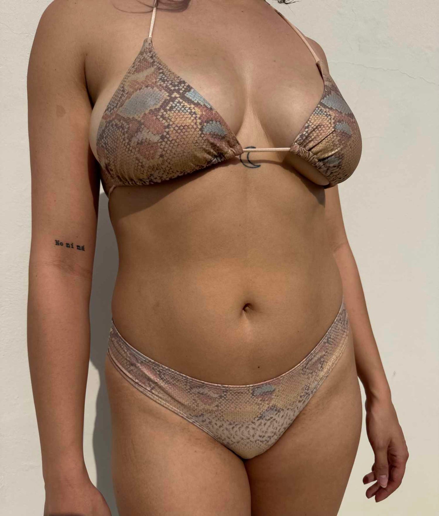 Slip classico Michela Nilu indossato in fantasia animalier pitone oro
