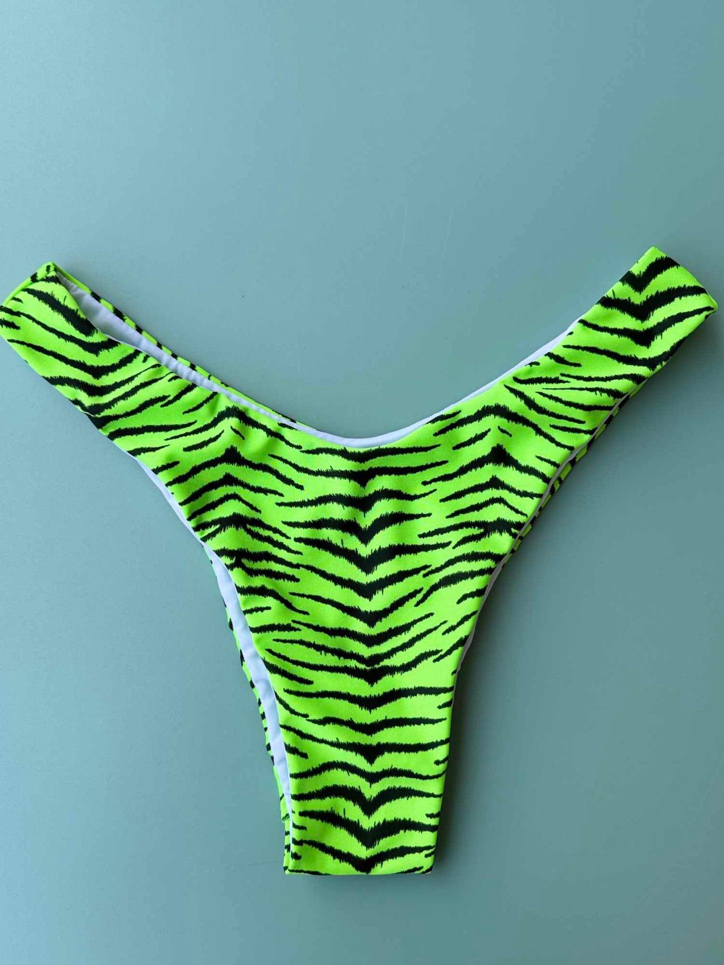 Slip Isabel sgambato Nilu - bottom bikini artigianale dettaglio
