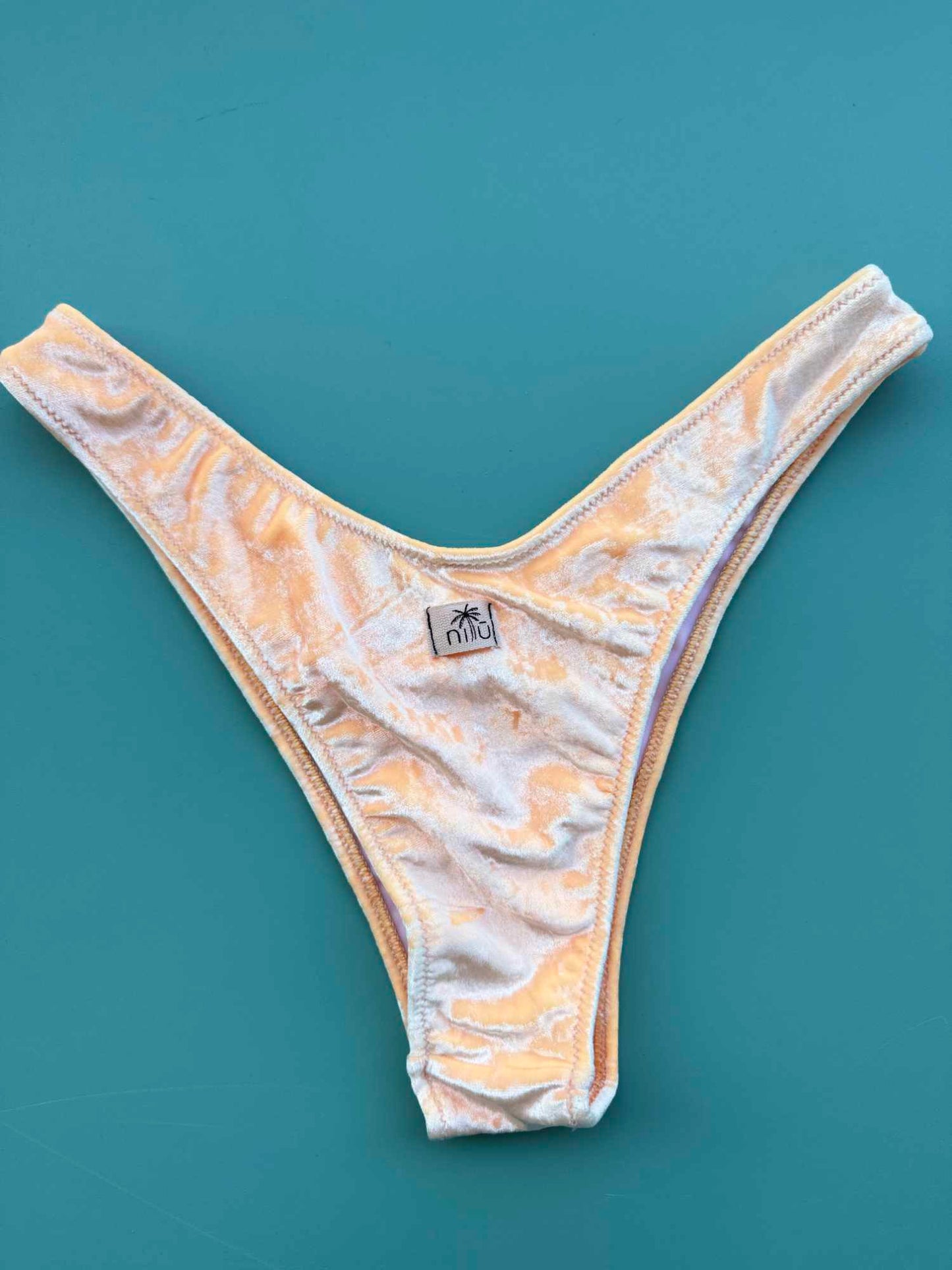 Slip Isabel sgambato Nilu - bottom bikini artigianale dettaglio
