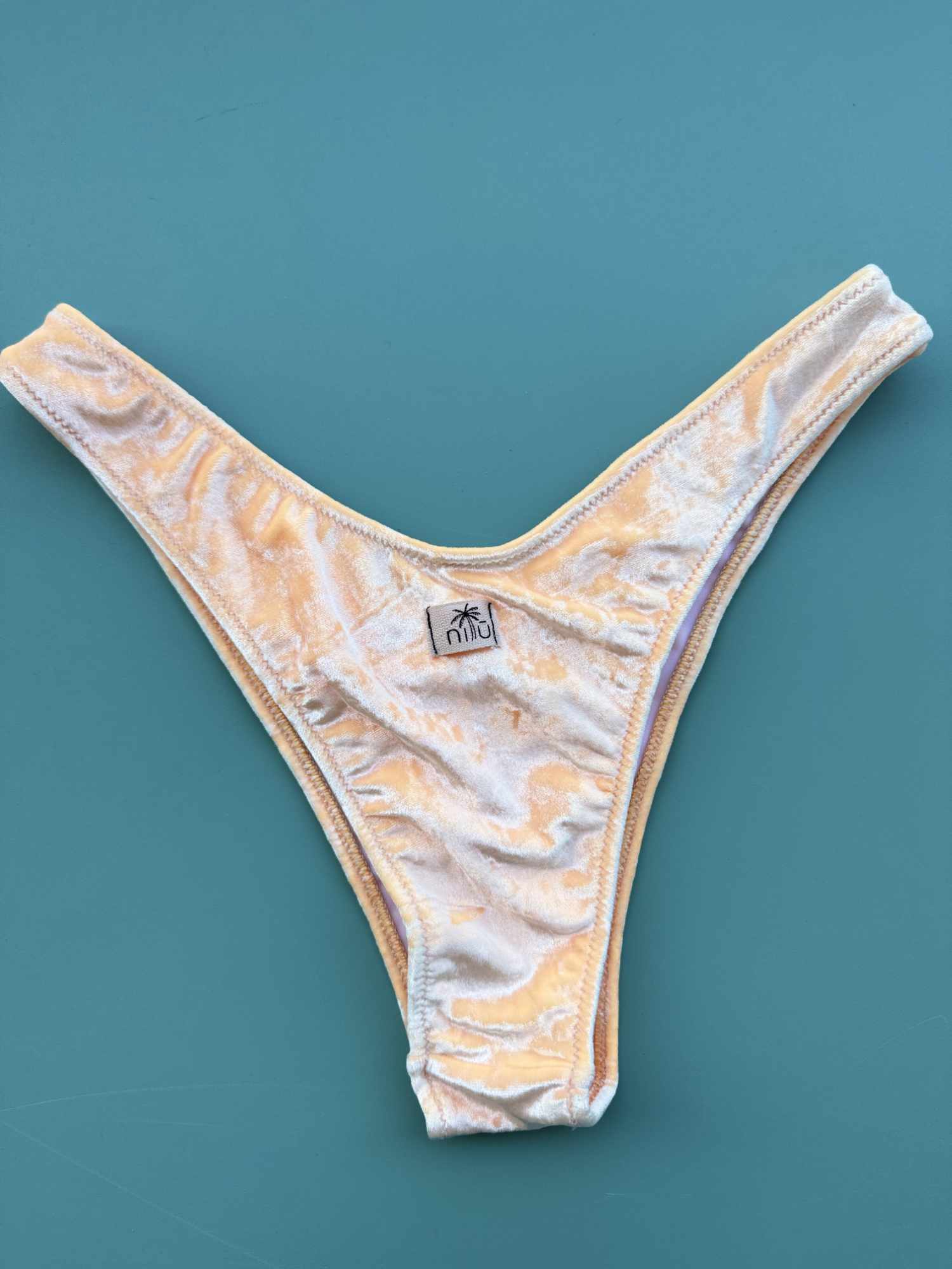 Slip Isabel sgambato Nilu - bottom bikini artigianale dettaglio