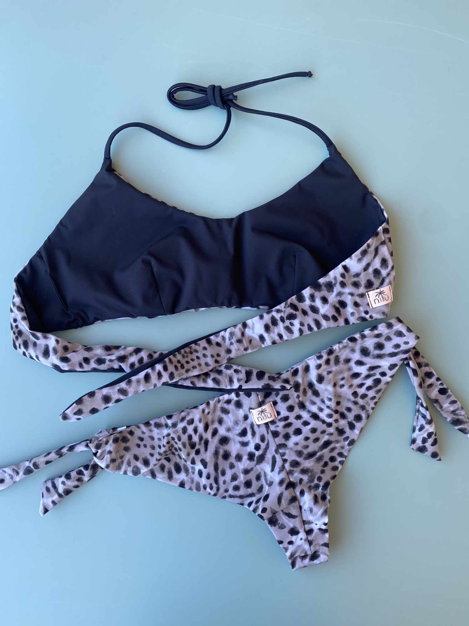 Dettaglio Top Elisa Nilu in fantasia  animalier